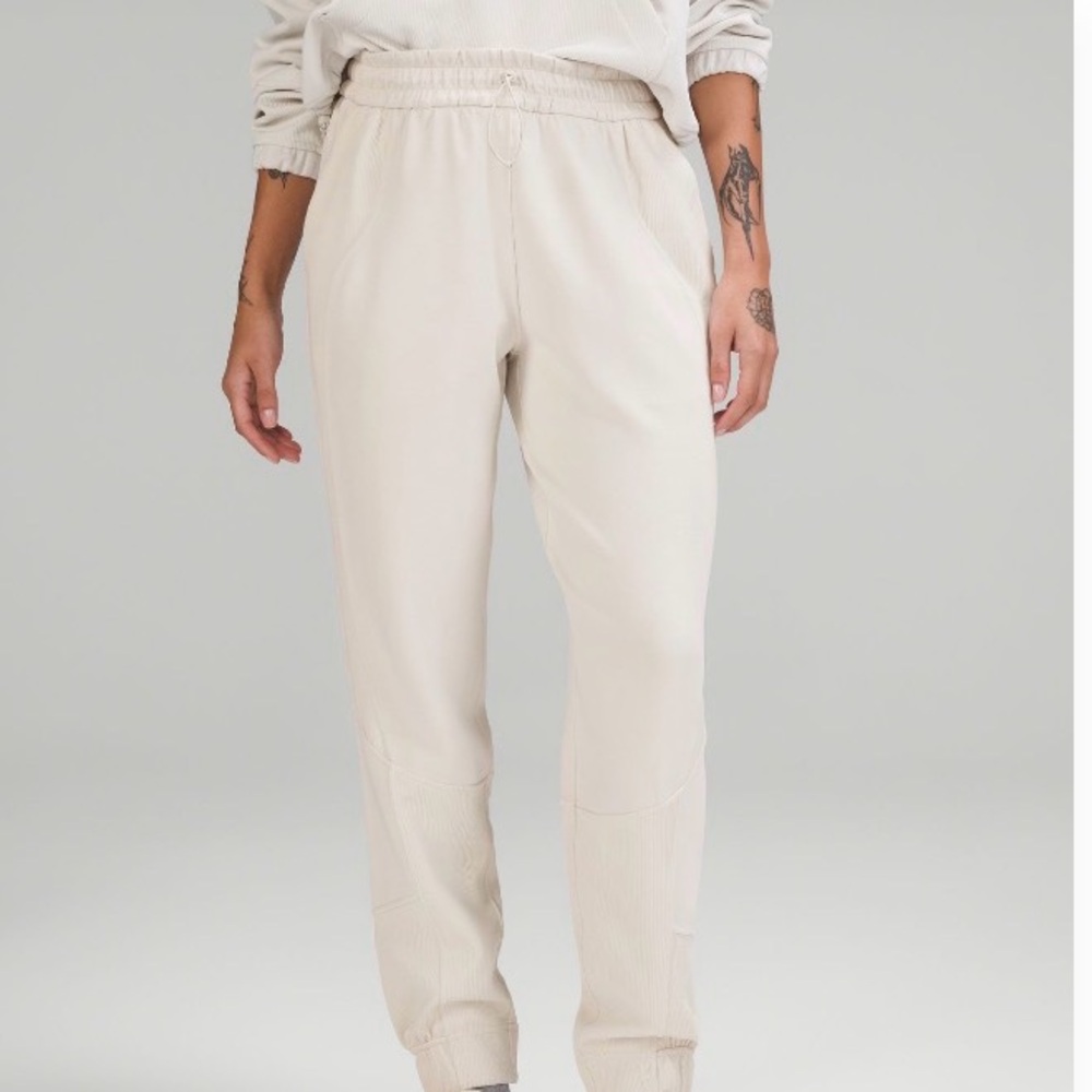 Lululemon Brushed Softstreme Ribbed High-Rise Jogger | Bone | Size O